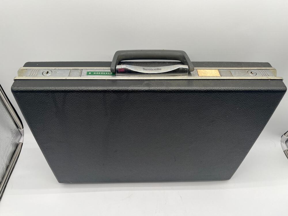 Vintage Samsonite Black Hard Shell Briefcase Dual Key Lock Classic Attache Case